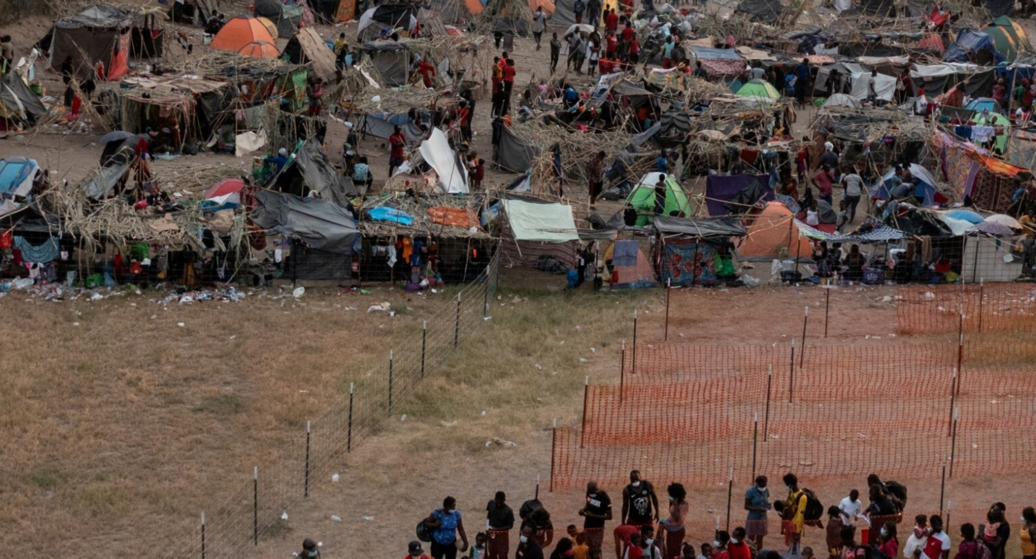 Tribunal de EEUU prohíbe expulsar migrantes a países donde puedan ser “perseguidos o torturados” (Video)