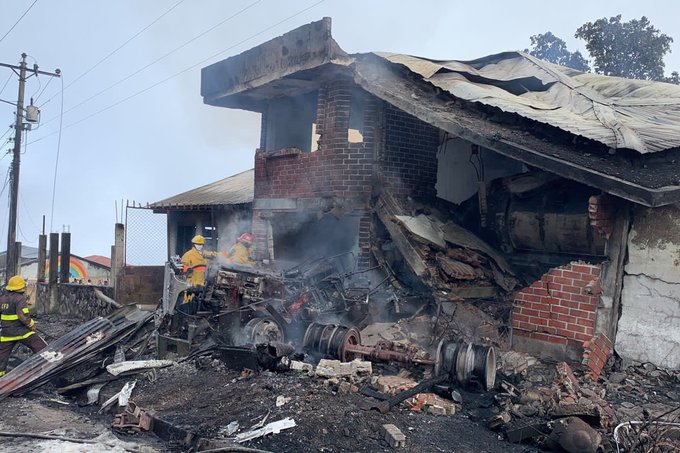 Colisión de camión con una casa dejó cinco muertos en Ecuador (Videos)