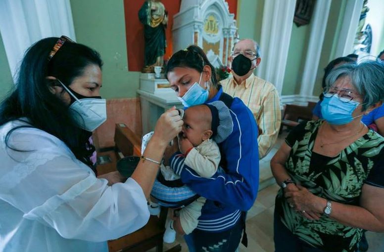 Feligreses asistieron a iglesias de Caracas durante el Miércoles de Ceniza