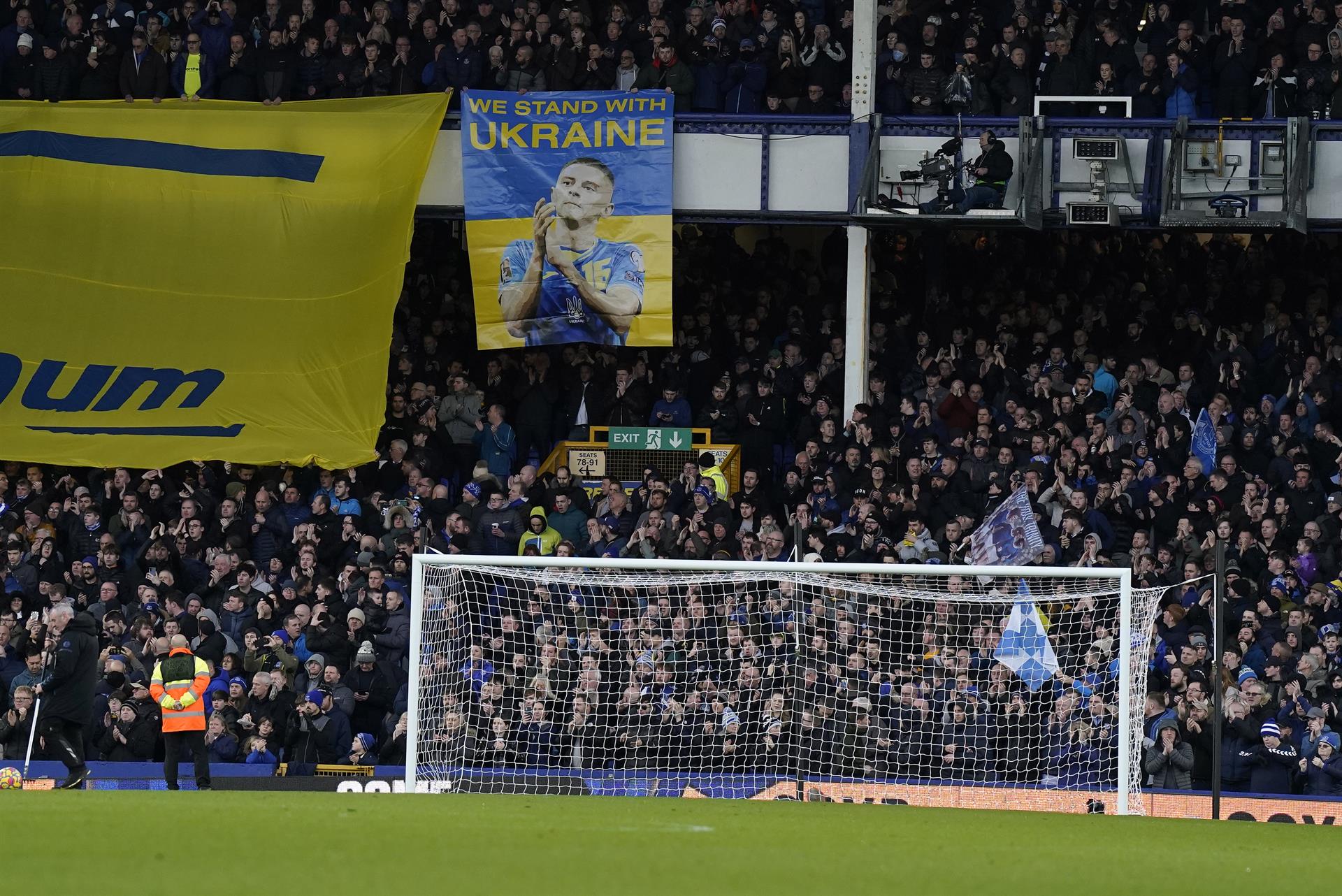 China suspende la emisión de la Premier League inglesa para censurar muestras de apoyo a Ucrania