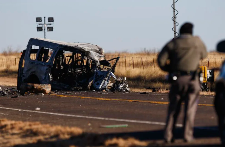 Trágico accidente en Texas: nueve personas murieron tras chocar una furgoneta con una camioneta conducida por un niño de 13 años