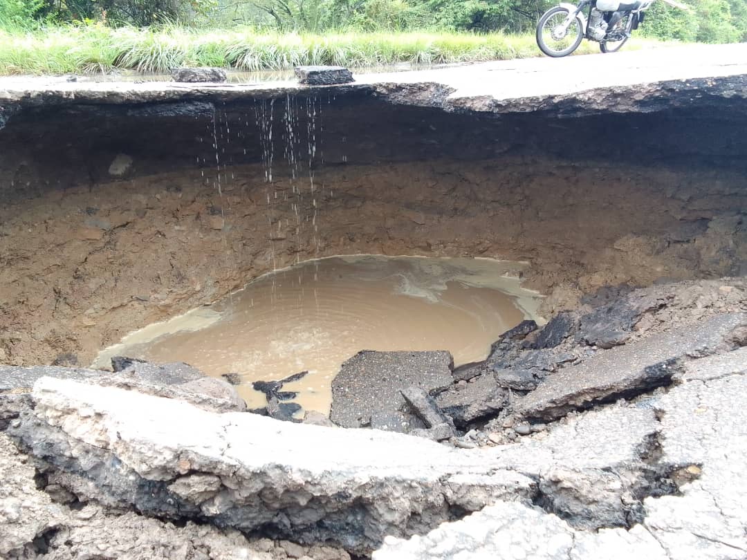 Lluvias ocasionan deslizamientos y colapso en algunas carreteras en Táchira