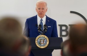 Joe Biden aterrizó en Rzeszow, en Polonia, a 100 kilómetros de la frontera ucraniana