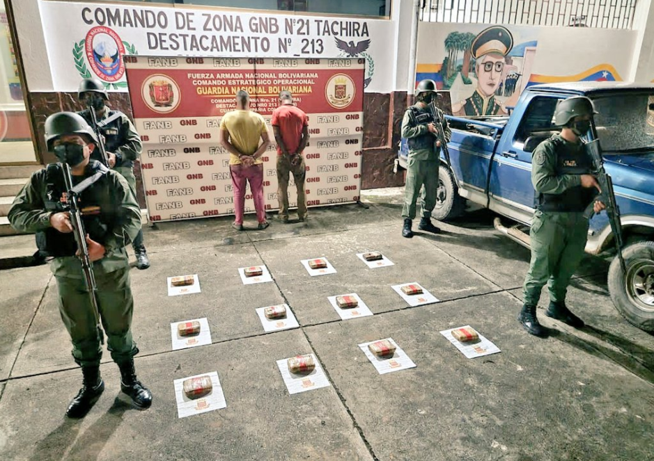 GNB incautó 12 envoltorios con marihuana que portaban dos colombianos en Táchira