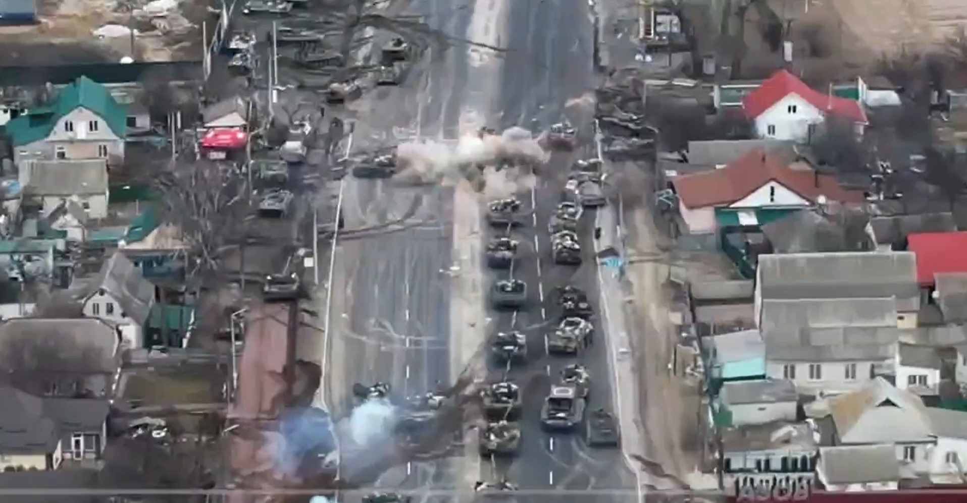 La emboscada contra uno de los “convoyes de la muerte” de Putin cerca de Kiev (VIDEO)