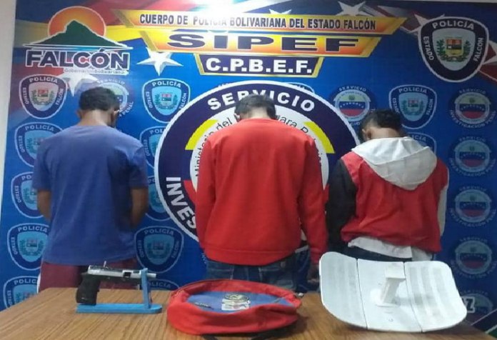 Con un bolsito tricolor capturaron a tres jóvenes por hurto en Falcón