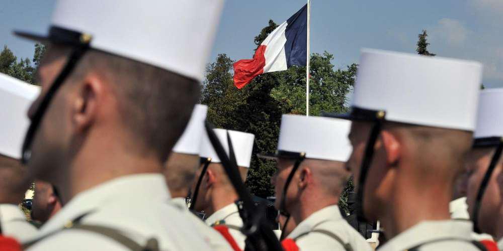 Interceptan a 14 legionarios en París que iban hacia Ucrania