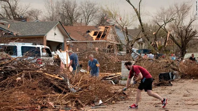 Tormentas severas amenazan el sur de EEUU, luego de arrasar todo a su paso en Texas