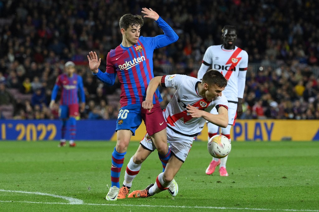 Barça no aprovechó la bola extra y Rayo Vallecano conquistó el Camp Nou