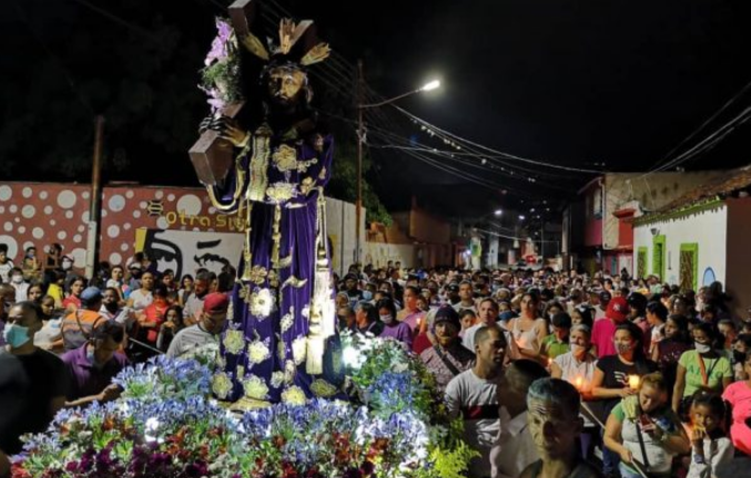 Terror y angustia vivieron en Aragua cuando una banda de malandros se cayó a plomo en plena procesión del Nazareno