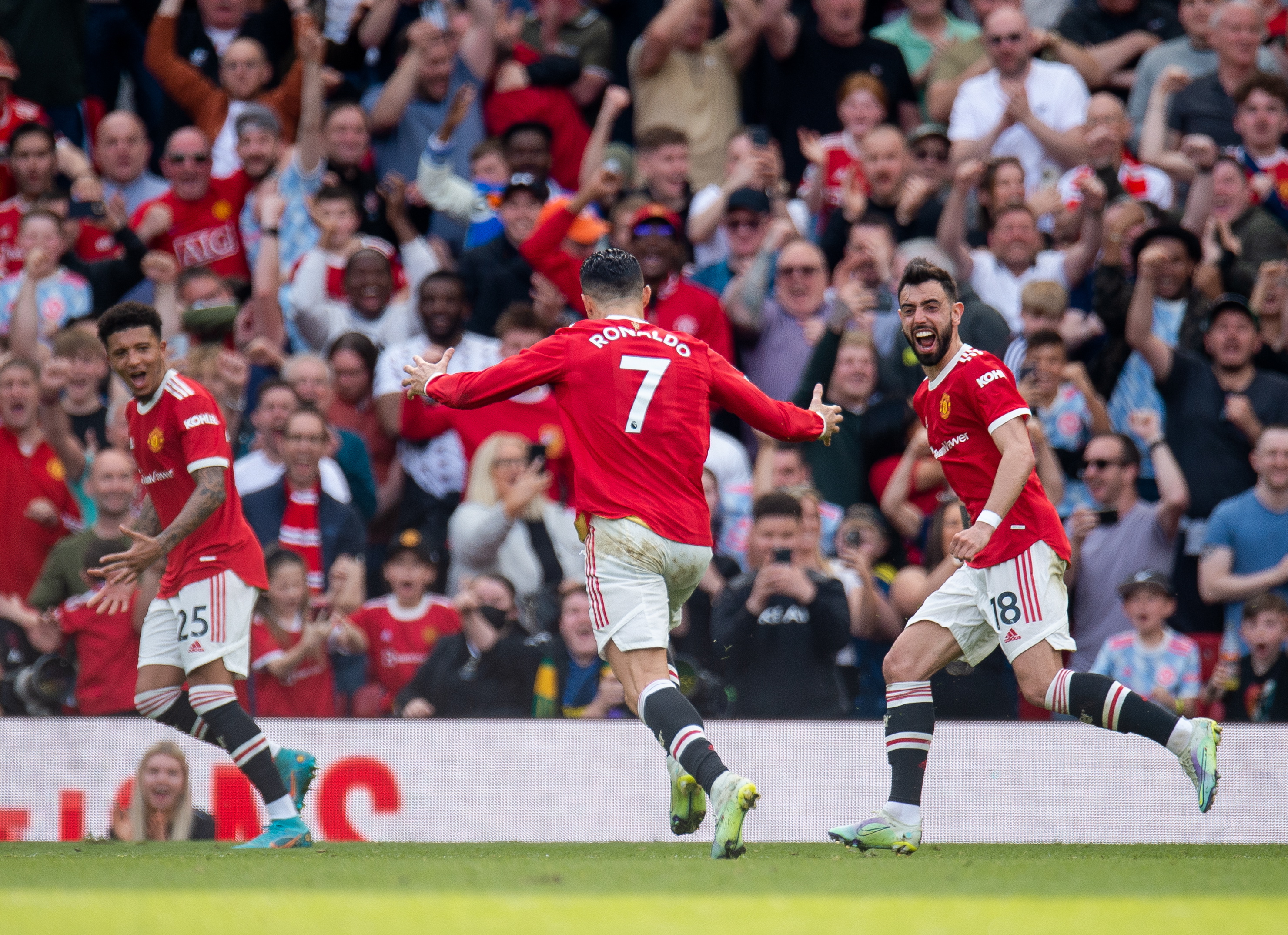 Un “hat-trick” de Cristiano Ronaldo evitó el ridículo del Manchester United ante el Norwich City