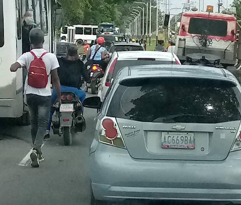 Frecuentes bajones y apagones tienen a los aragüeños vueltos “un ocho”