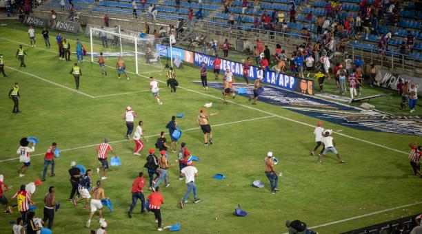 Al menos un muerto y tres detenidos tras pelea entre hinchas en un partido en Colombia