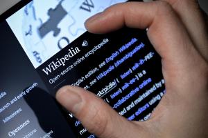 Rusia exige a Wikipedia que deje publicar “información falsa” sobre su invasión a Ucrania
