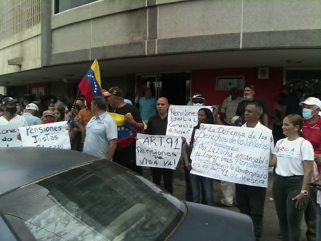 Jubilados y pensionados zulianos reclamaron en las calles su derecho a vivir mejor (FOTOS)