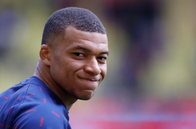 El último intento del PSG por renovar a Mbappé que podría generar polémicas en el vestuario