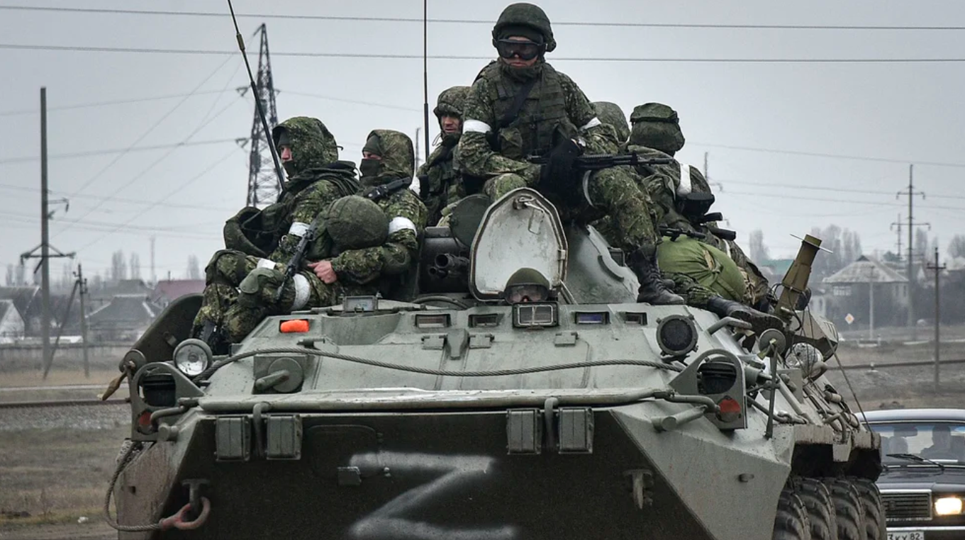 “Primero se les pregunta, luego se les dispara”: captan a soldados rusos hablando de asesinatos a civiles en Ucrania