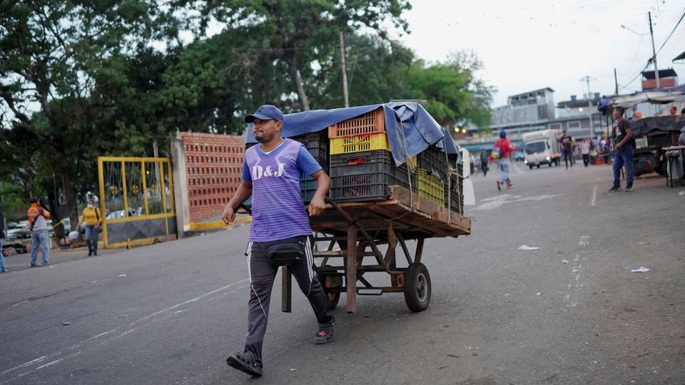 Worsening electricity cuts hit western Venezuelan state