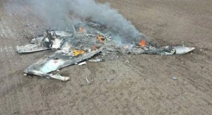 Caza ruso es derribado en el aire por fuerzas ucranianas y piloto quedó arrodillado junto a los escombros