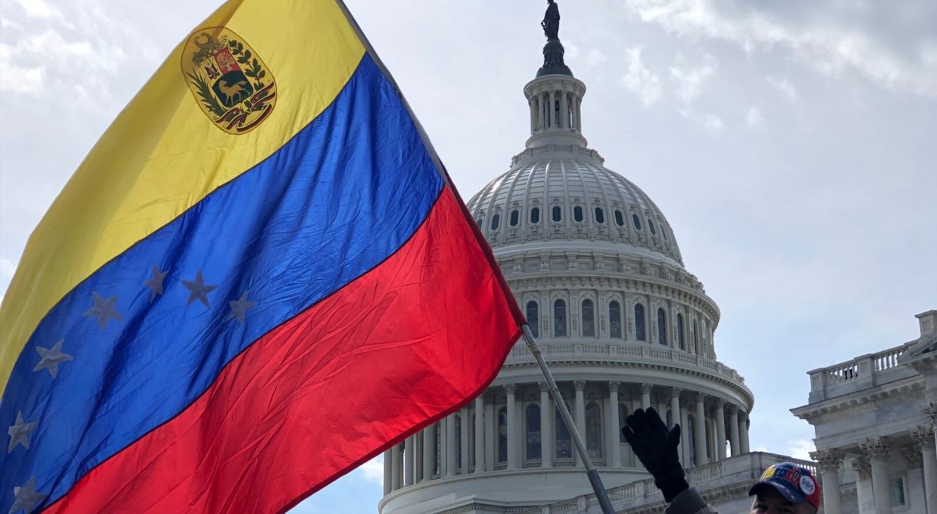 Más de 76 mil venezolanos fueron “examinados y aprobados” por vías legales para viajar a EEUU en 2022