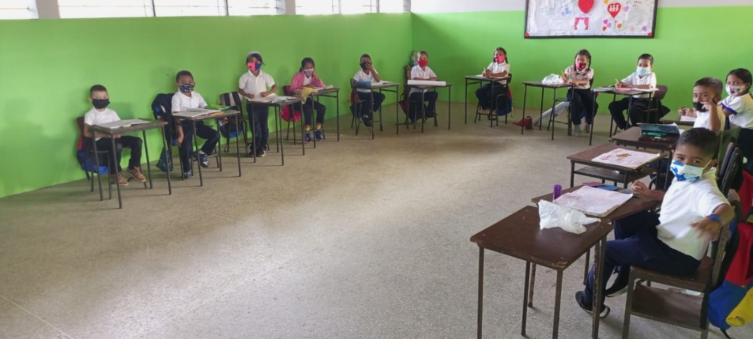 Sin pupitres, sin luz y sin agua: la terrible realidad de la escuela Fe y Alegría de Maturín (FOTOS)