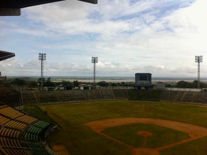 ¡Inhumano! Vecinos denuncian vertedero de basura improvisado detrás de estadio en Ciudad Guayana