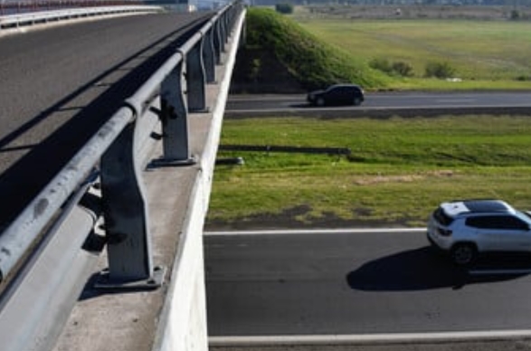 Locura en la autopista: Pusieron piedras en la ruta, los asaltaron y una de las víctimas mató a un ladrón