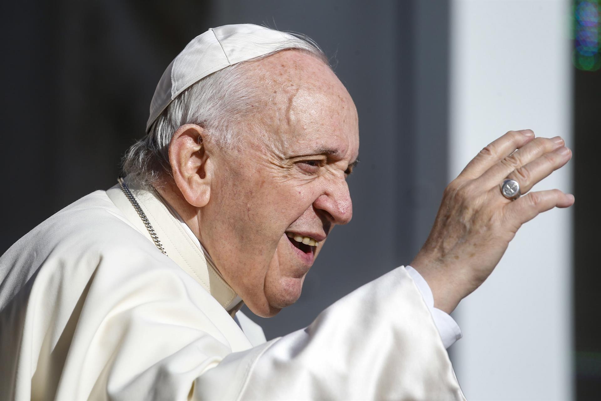 El papa Francisco pide que se trate mejor a las suegras, pero que ellas no critiquen