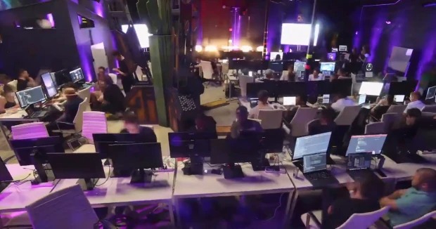 Se desató el caos en un criptoevento en Miami tras una amenaza de bomba