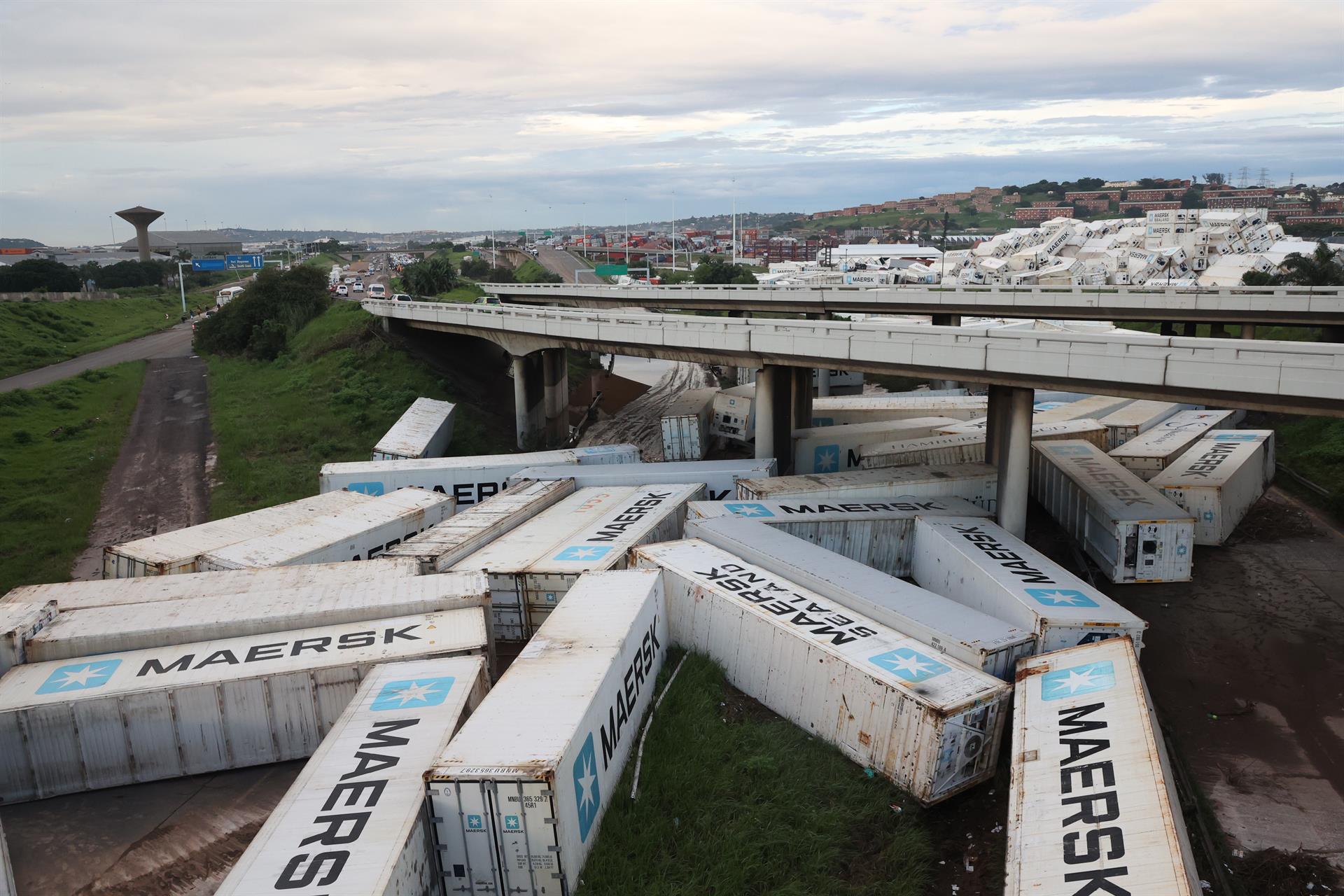 Asciende a 443 el número de muertos por inundaciones en Sudáfrica