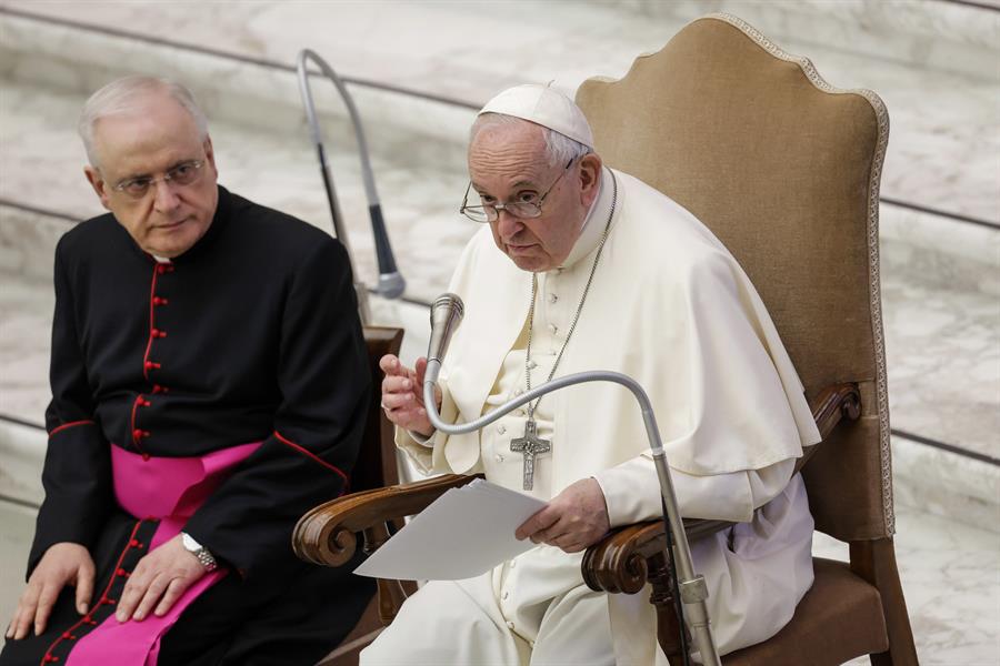 El papa Francisco pide al patriarca ortodoxo ruso defender la paz en Ucrania