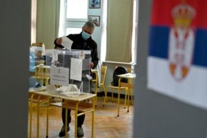 Los serbios acudieron a las urnas bajo la sombra de la guerra en Ucrania