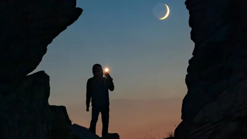 Qué es la “luna negra” y por qué nos permitirá observar mejor el cielo este sábado