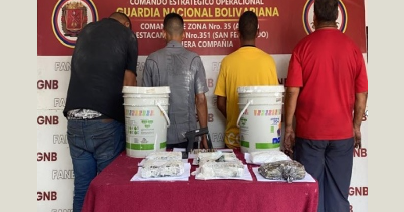 Militares fueron capturados por llevar drogas en un camión del Ceofanb