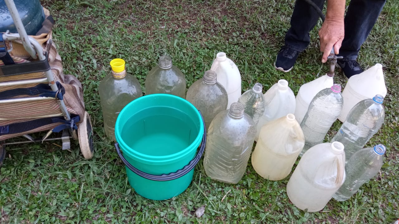 En La Hechicera y Santa Ana de Mérida no queda otra que recoger agua del río