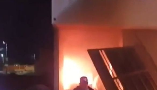 Incendiaron la vivienda donde encontraron a niña de tres años que fue raptada y violada en Perú (Video)