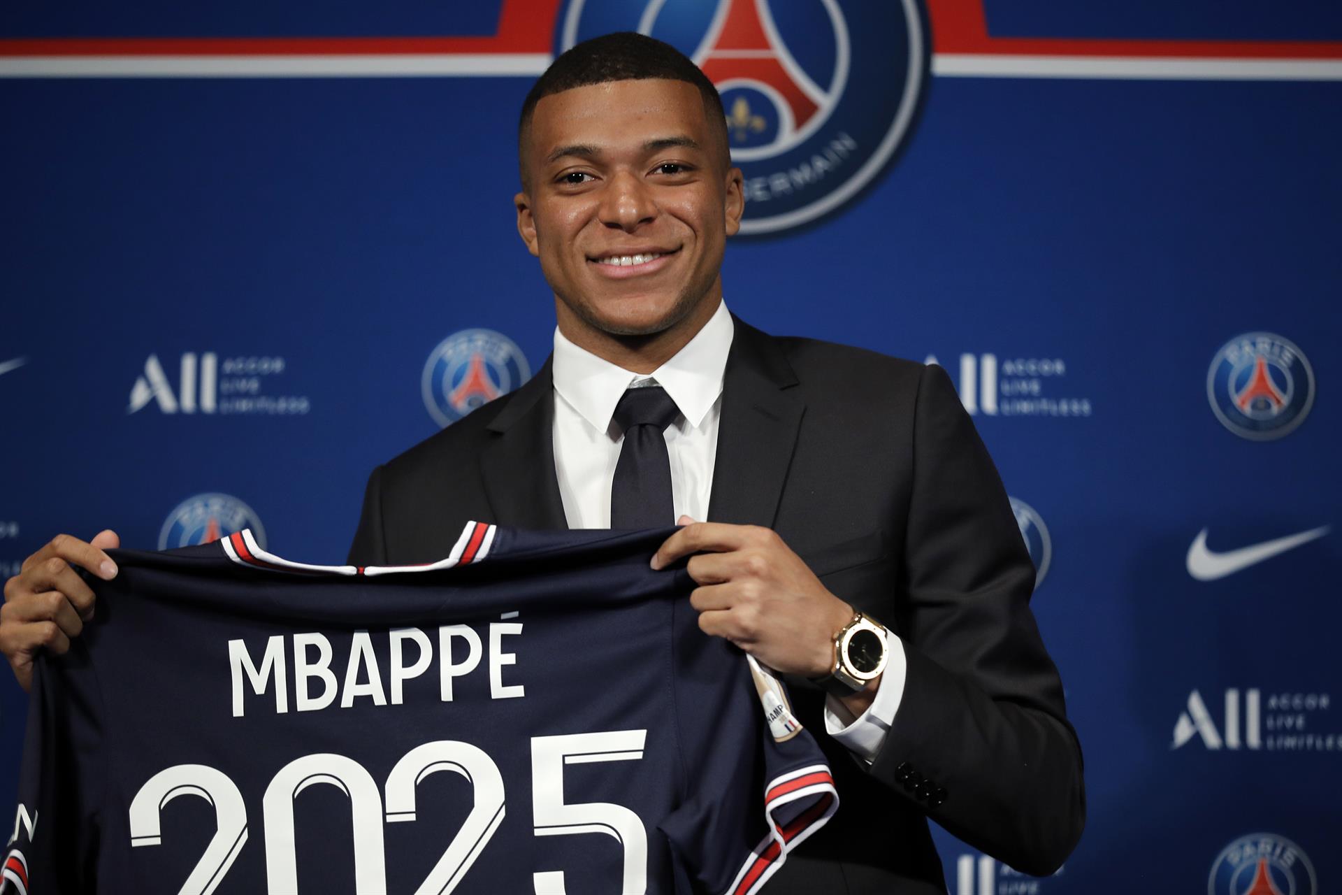 Mbappé reveló qué le dijo Macron para renovar con el PSG