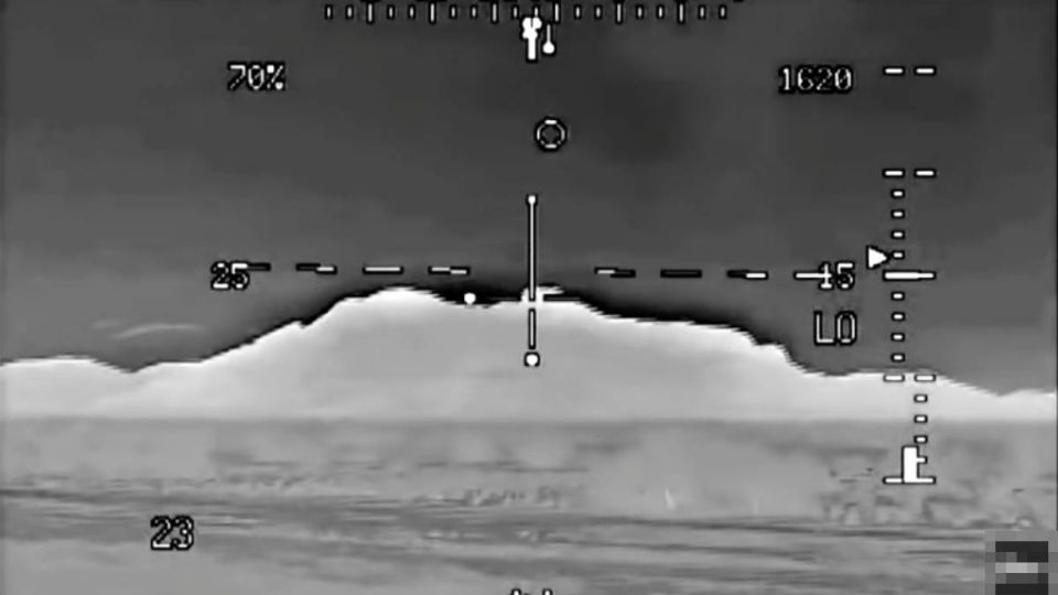 VIDEO de Ovnis volando a velocidades increíbles captado por un helicóptero Apache AH-64 de EEUU