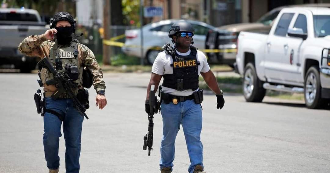 Así fue la llegada de la policía a la escuela de Texas donde ocurrió el tiroteo (Vídeo)