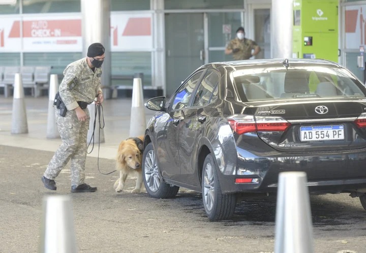 ¡Insólito! Hizo una falsa amenaza de bomba al aeropuerto para que su novio no perdiera el vuelo