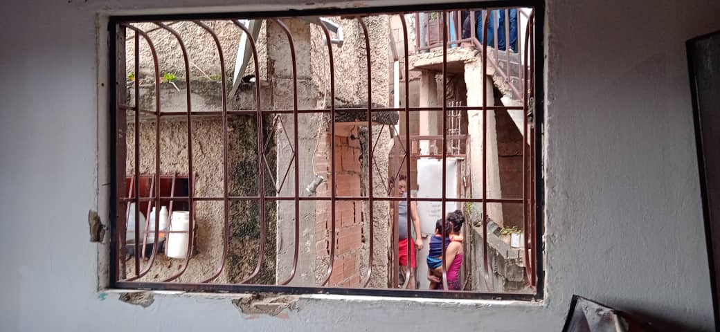 Imágenes: Una familia herida y siete más afectadas tras explosión por fuga de gas en Petare