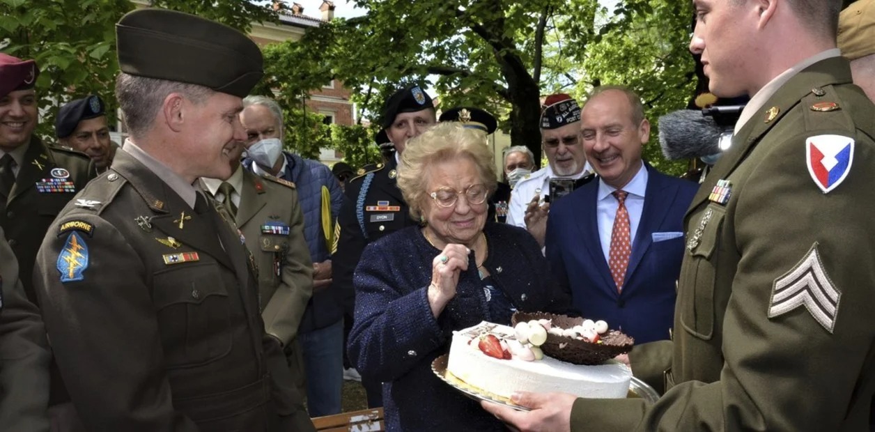 Ejército de EEUU devolvió un pastel a su dueña que robó en la Segunda Guerra Mundial
