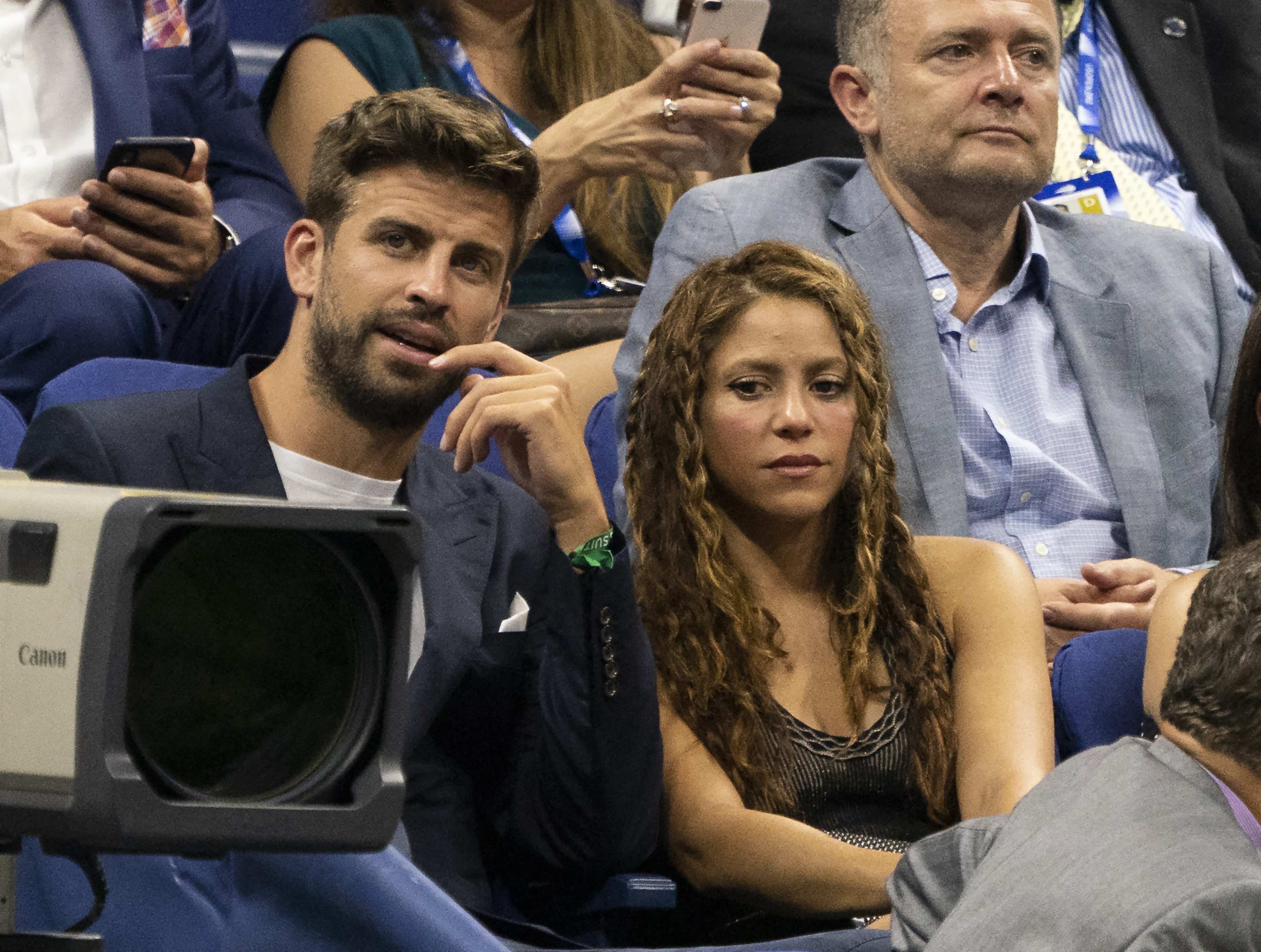 El incómodo momento de Piqué en la puerta de la casa que compartía con Shakira (Video)