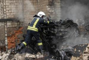 Terror en Ucrania: escuelas, fábricas e iglesias son destruidas por la artillería rusa y su trituradora en Járkov