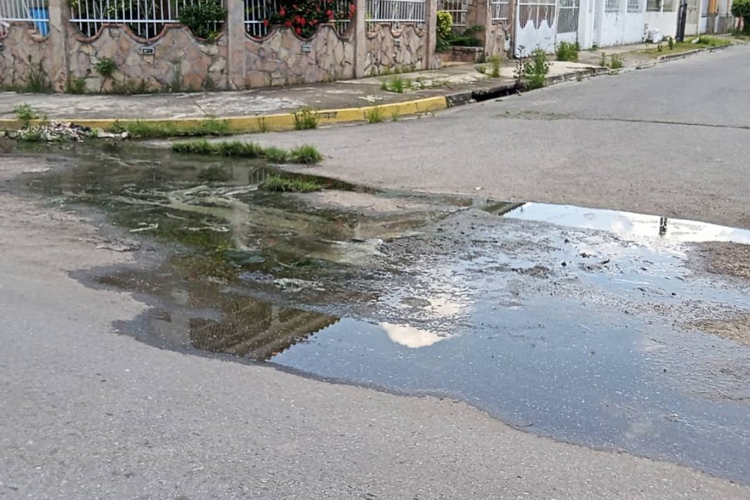 En Naguanagua exigen culminar reparación de la red de cloacas para acabar con la hediondez