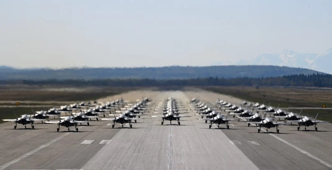 La Fuerza Aérea de EEUU muestra su creciente poder de combate