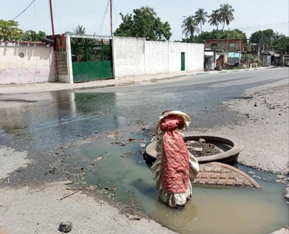 Puro aire sale de las tuberías de agua en Raúl Leoni Los Olivos en Maracay