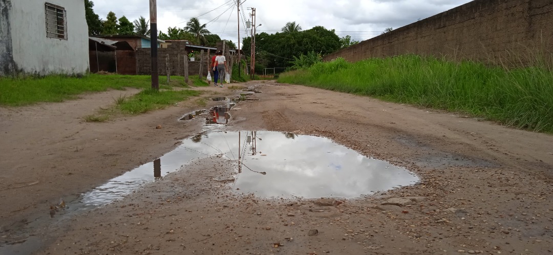 Más de 20 años de chavismo y el sector Rosa Inés de Maturín aún con calles de tierra