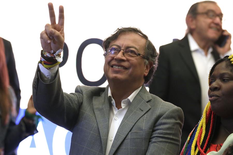 A la caza de incautos, Gustavo Petro insistió en que su gobierno no será socialista