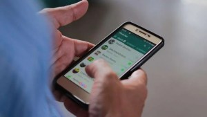 WhatsApp lanzó las encuestas junto a la última actualización: cómo crearlas